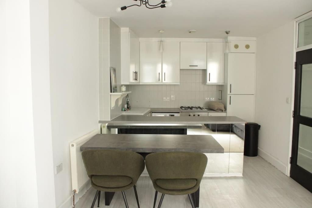 2 Bedroom Central London Apartment Modern And Stylish Экстерьер фото